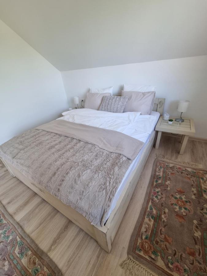 Villa Hoopovo House Fruska Gora Irig Esterno foto